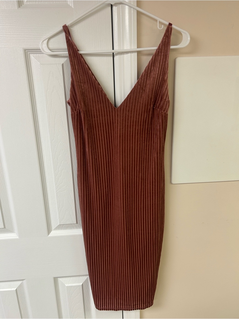 NWT Forever 21 sleeveless V-neck ribbed midi dress velour